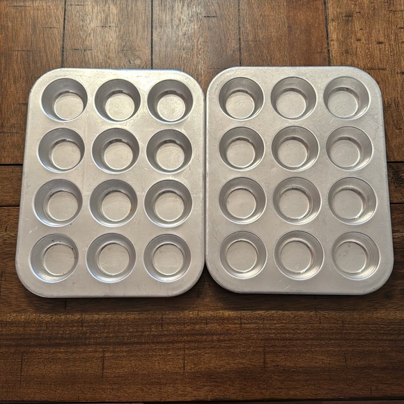 Baking Mini Muffin Aluminum Pans (set of 5) - Picture 4 of 8